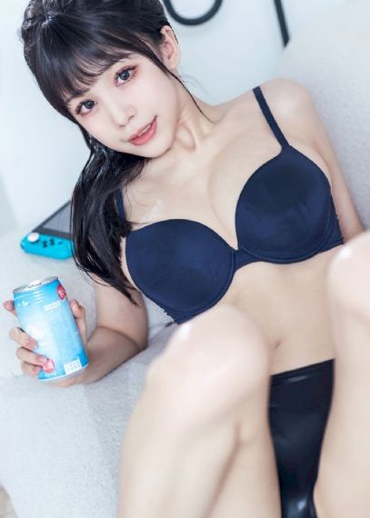 性感的黑发按摩师在按摩时做爱-迅雷电影全集观看